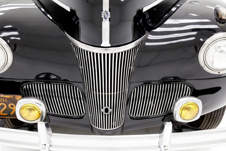 Ford-Tudor-1941-Black-Tan-16