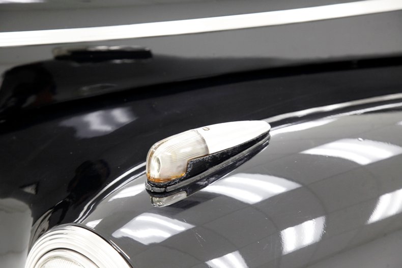 Ford-Tudor-1941-Black-Tan-19