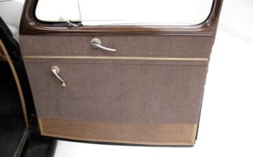 Ford-Tudor-1941-Black-Tan-2