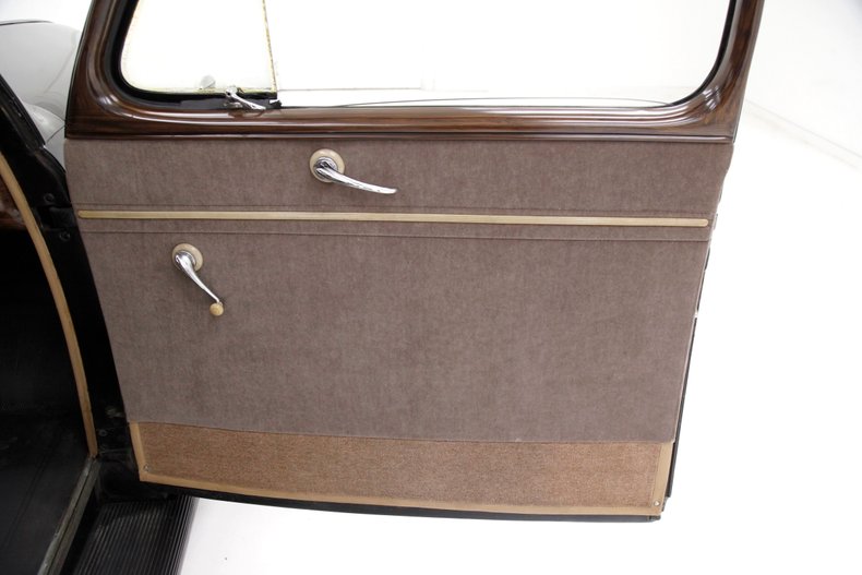 Ford-Tudor-1941-Black-Tan-2