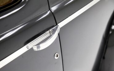 Ford-Tudor-1941-Black-Tan-24