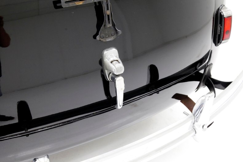 Ford-Tudor-1941-Black-Tan-28