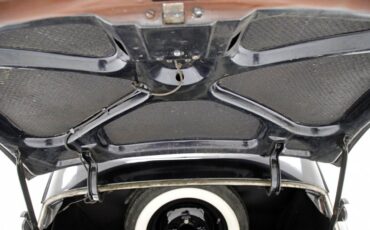 Ford-Tudor-1941-Black-Tan-29