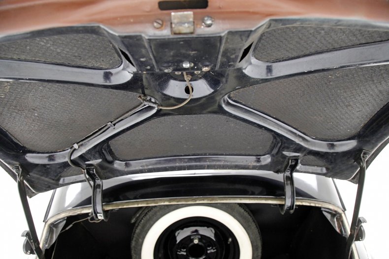 Ford-Tudor-1941-Black-Tan-29