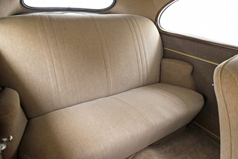 Ford-Tudor-1941-Black-Tan-3