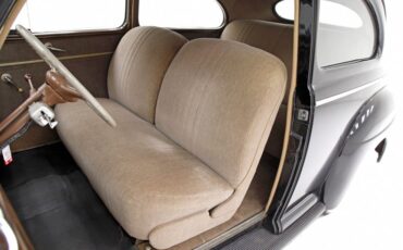 Ford-Tudor-1941-Black-Tan-32