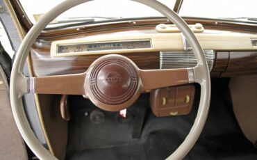 Ford-Tudor-1941-Black-Tan-33