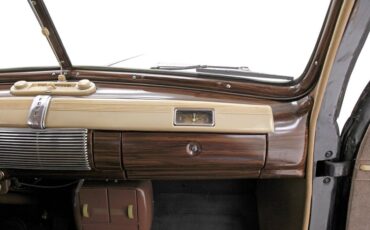 Ford-Tudor-1941-Black-Tan-37