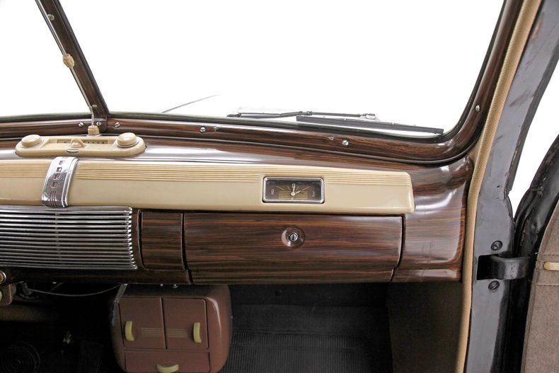 Ford-Tudor-1941-Black-Tan-37