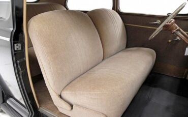 Ford-Tudor-1941-Black-Tan-38