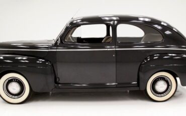 Ford-Tudor-1941-Black-Tan-40