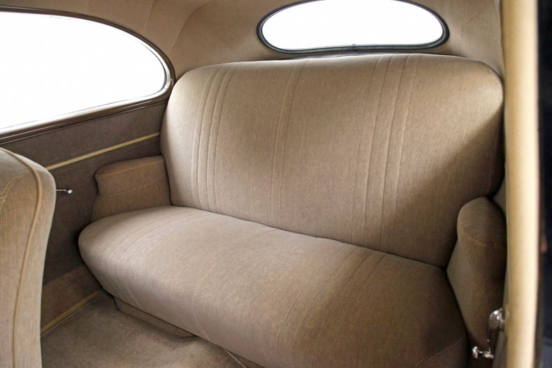 Ford-Tudor-1941-Black-Tan-41