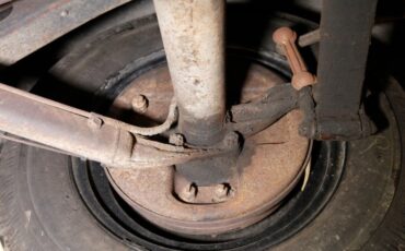 Ford-Tudor-1941-Black-Tan-42