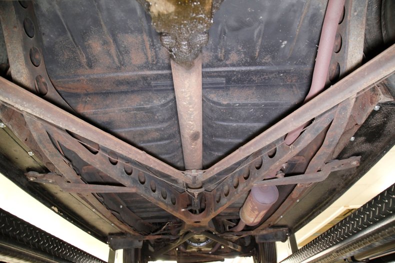 Ford-Tudor-1941-Black-Tan-45