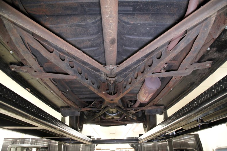 Ford-Tudor-1941-Black-Tan-46