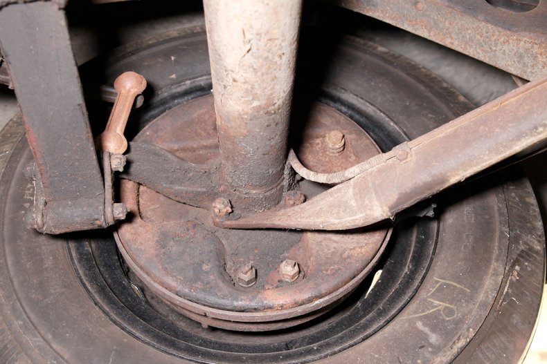 Ford-Tudor-1941-Black-Tan-47