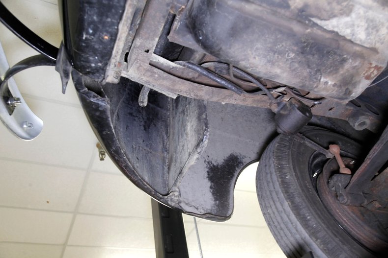 Ford-Tudor-1941-Black-Tan-6