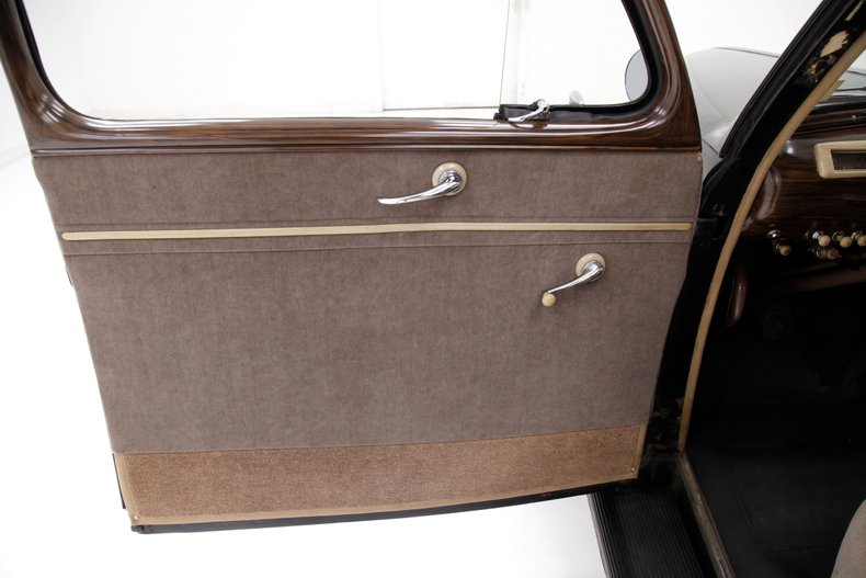 Ford-Tudor-1941-Black-Tan-7