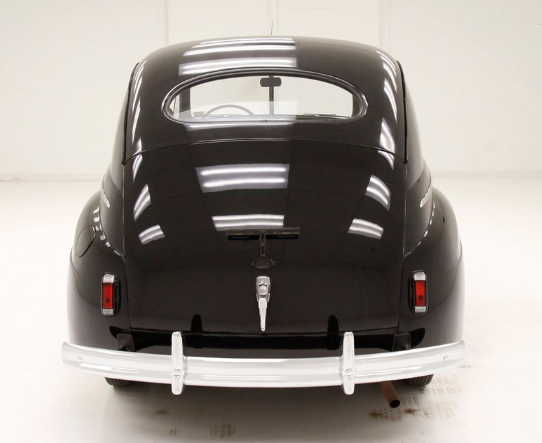 Ford-Tudor-1941-Black-Tan-8