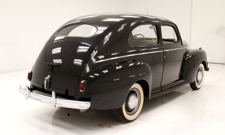 Ford-Tudor-1941-Black-Tan-9