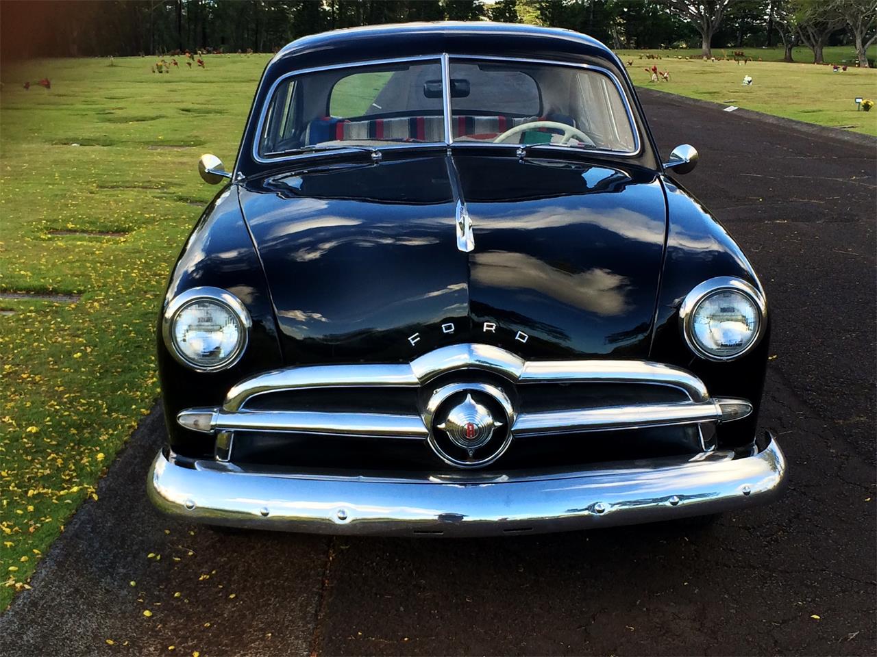Ford-Tudor-1949-Black-Gray-5