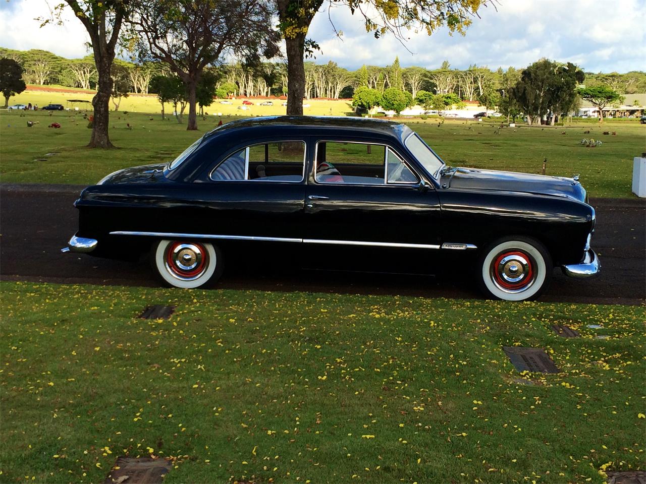 Ford-Tudor-1949-Black-Gray-7
