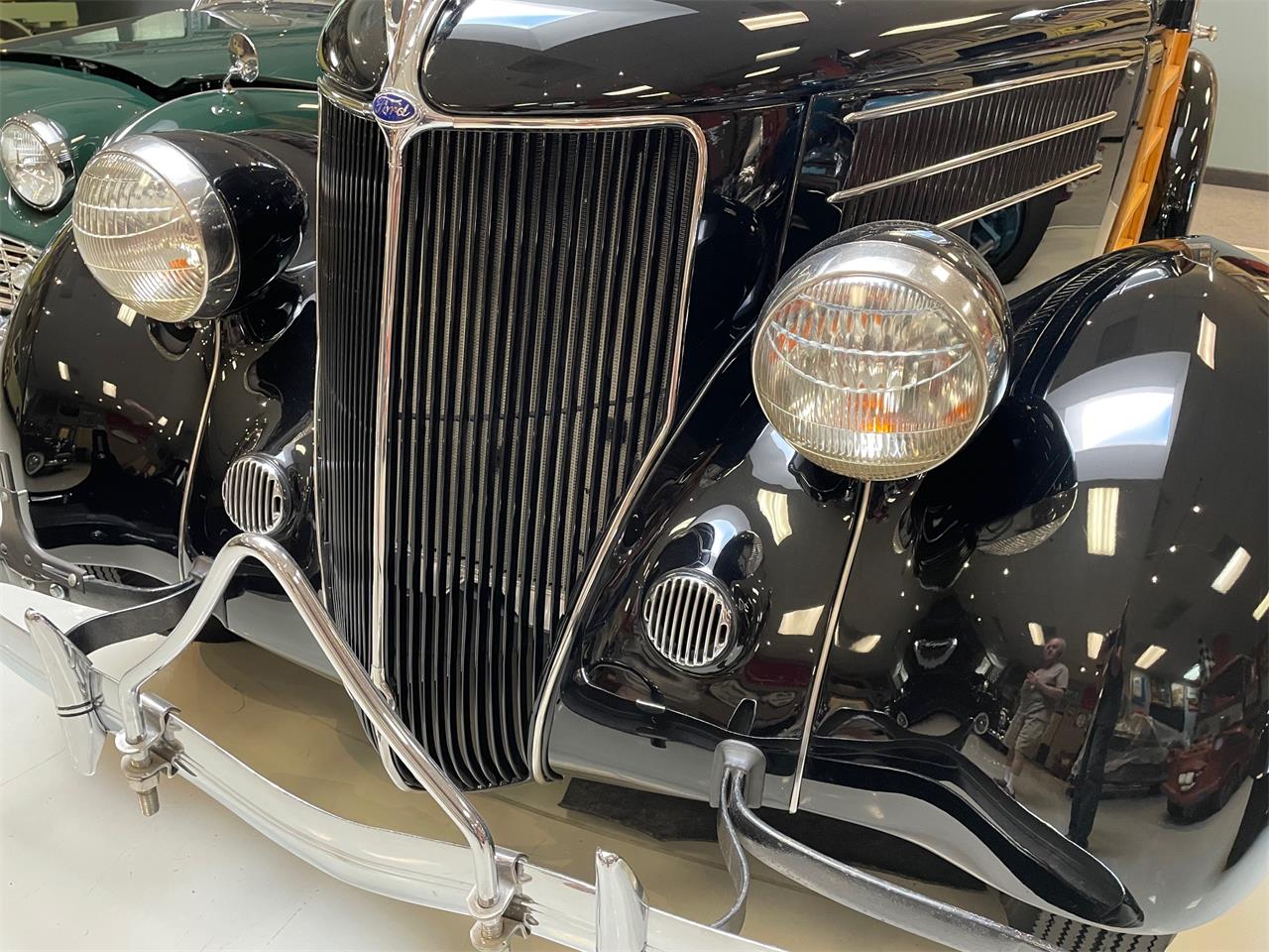 Ford-Woody-wagon-1936-Black-Saddle-1