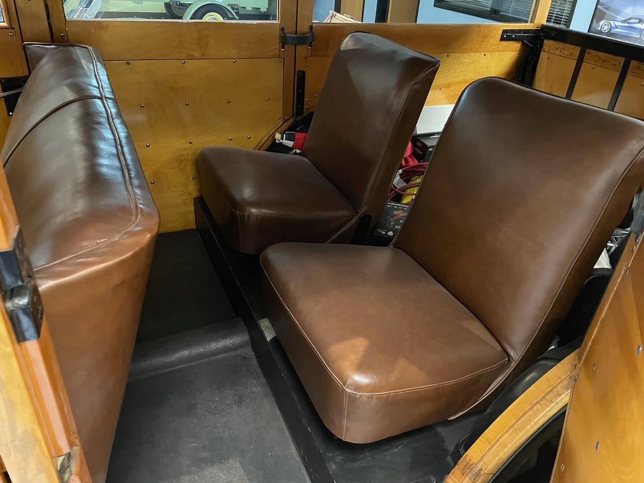 Ford-Woody-wagon-1936-Black-Saddle-11