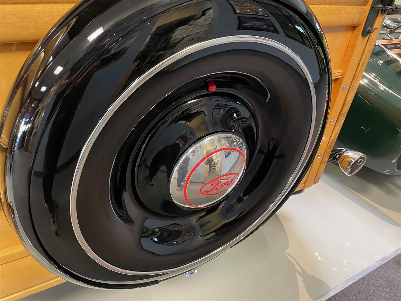 Ford-Woody-wagon-1936-Black-Saddle-15