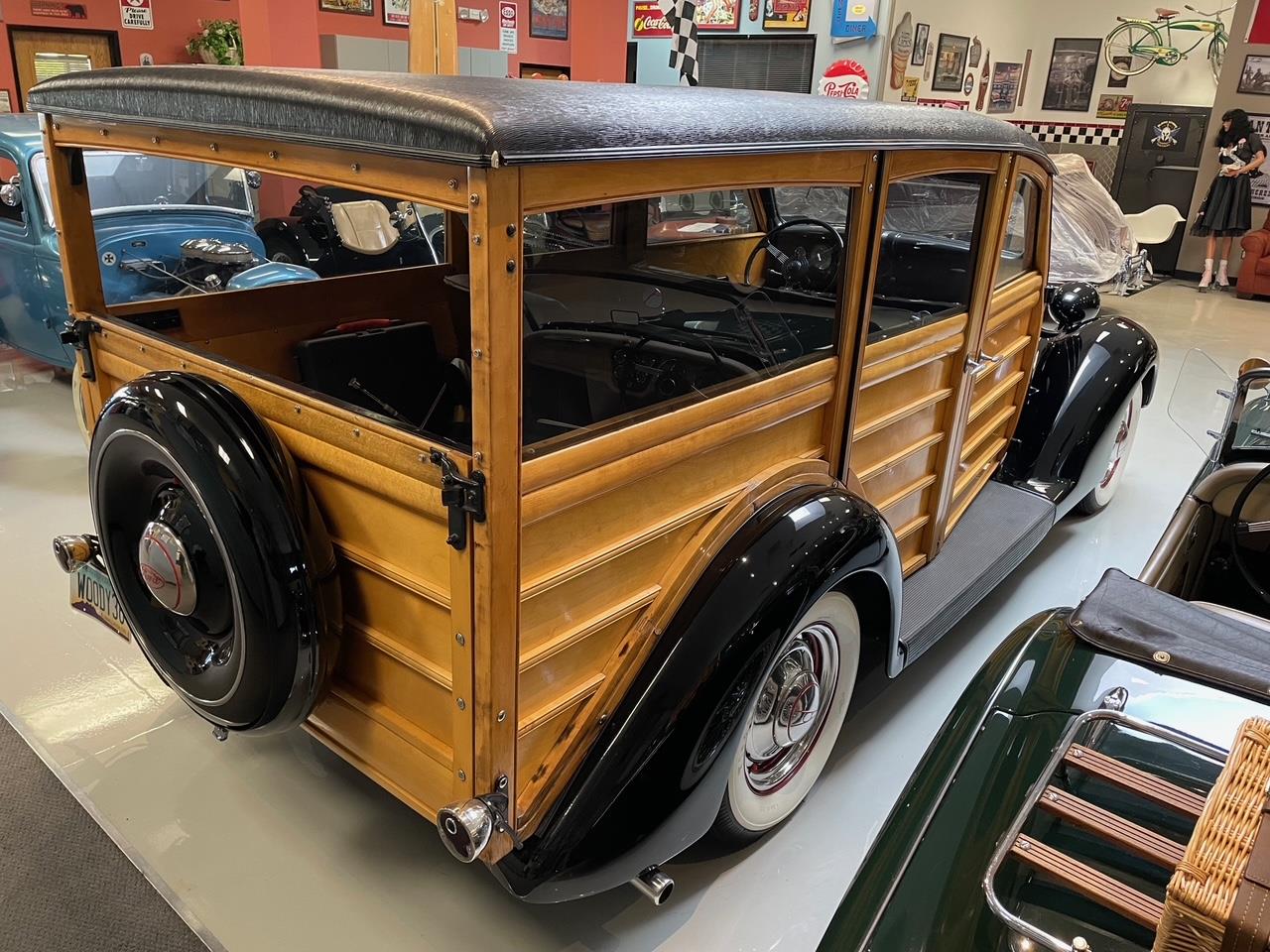 Ford-Woody-wagon-1936-Black-Saddle-4