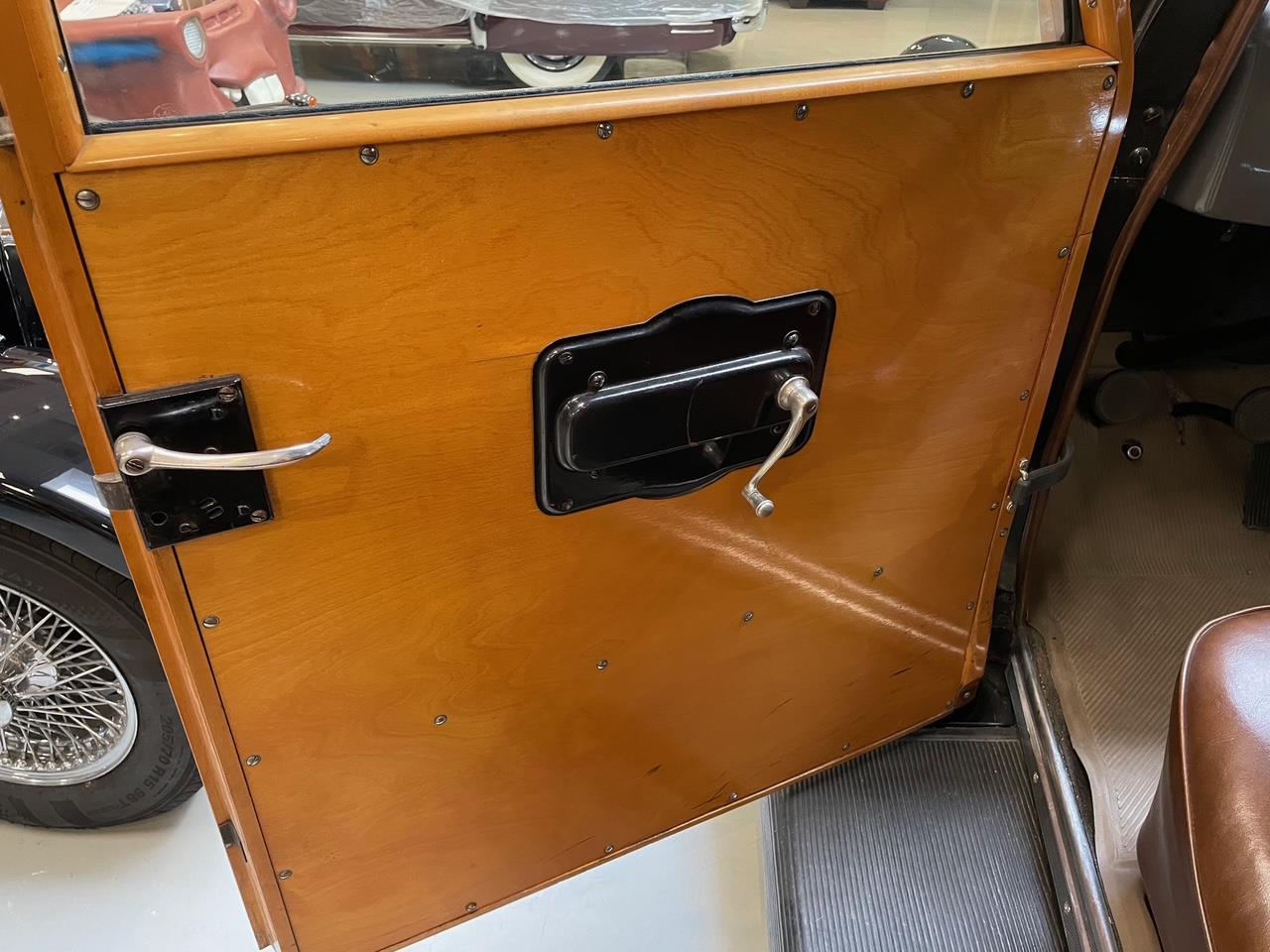 Ford-Woody-wagon-1936-Black-Saddle-7