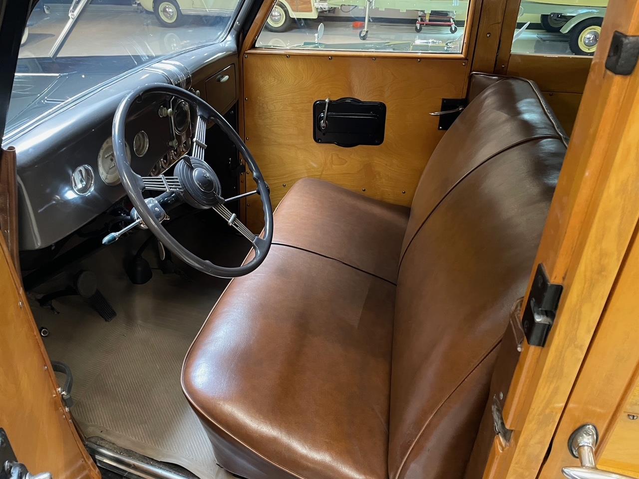 Ford-Woody-wagon-1936-Black-Saddle-8