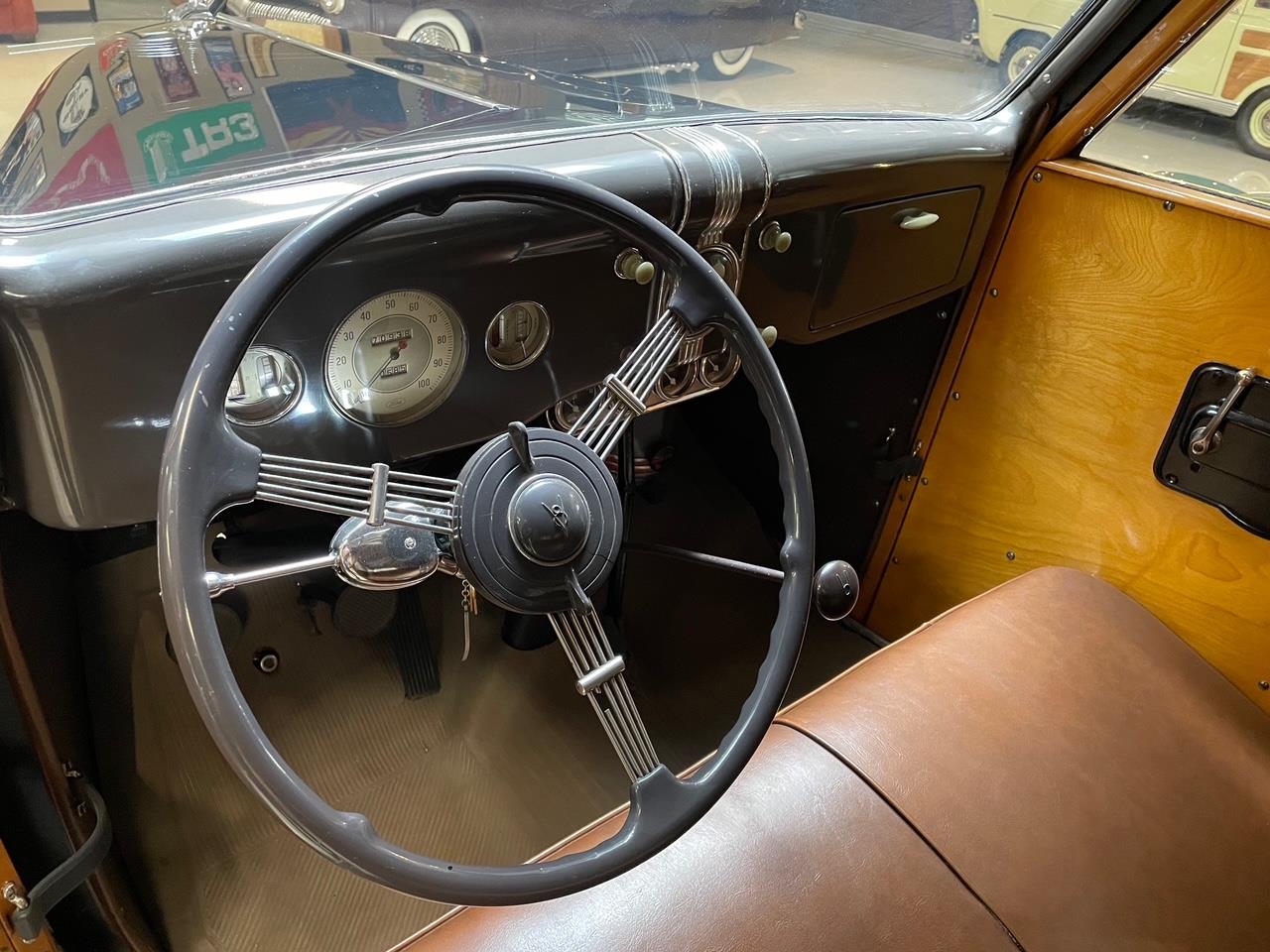 Ford-Woody-wagon-1936-Black-Saddle-9
