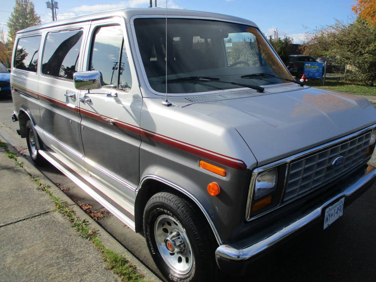 Ford-econoline-club-wagon-1991-blue-10