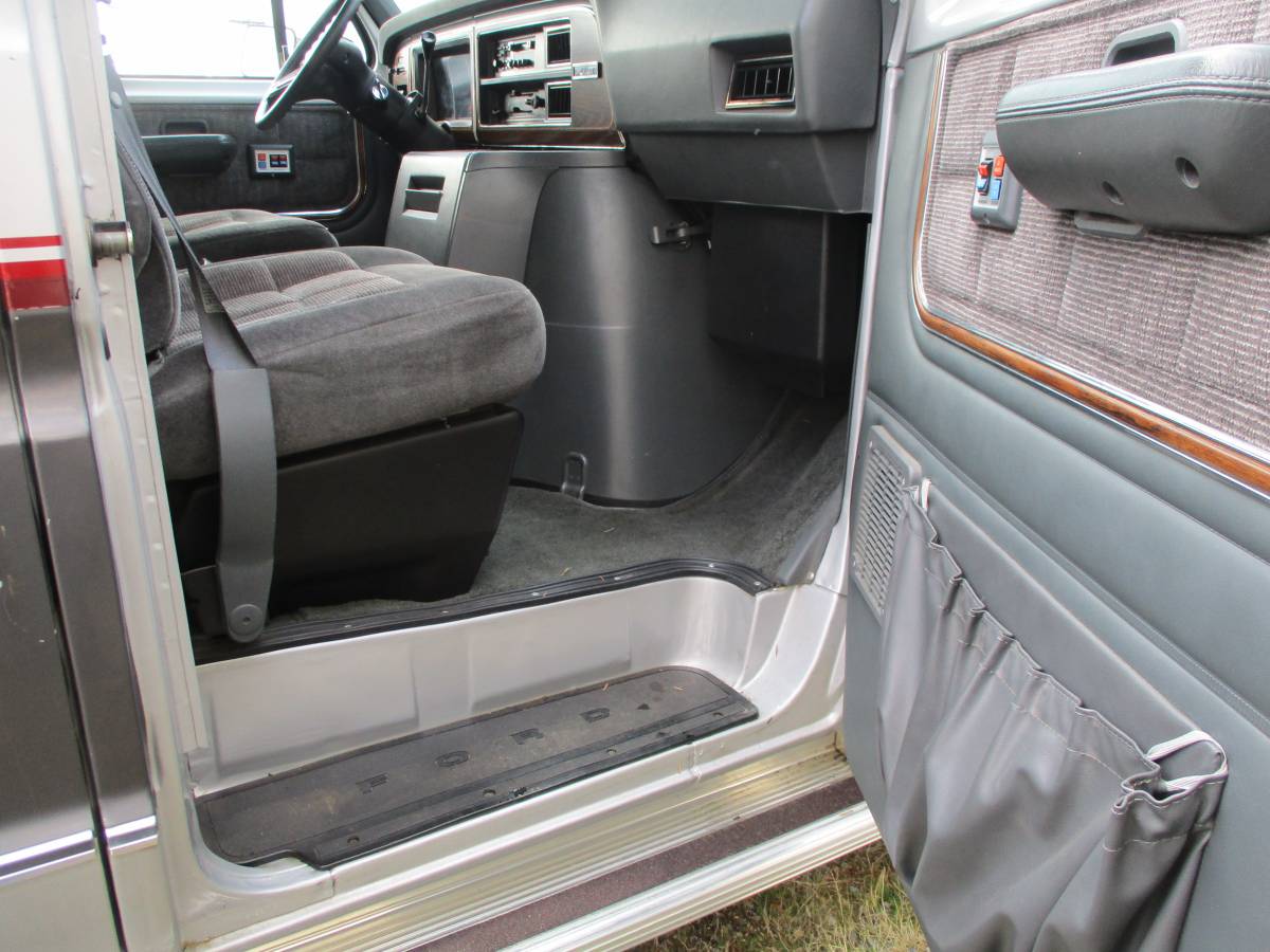 Ford-econoline-club-wagon-1991-blue-12