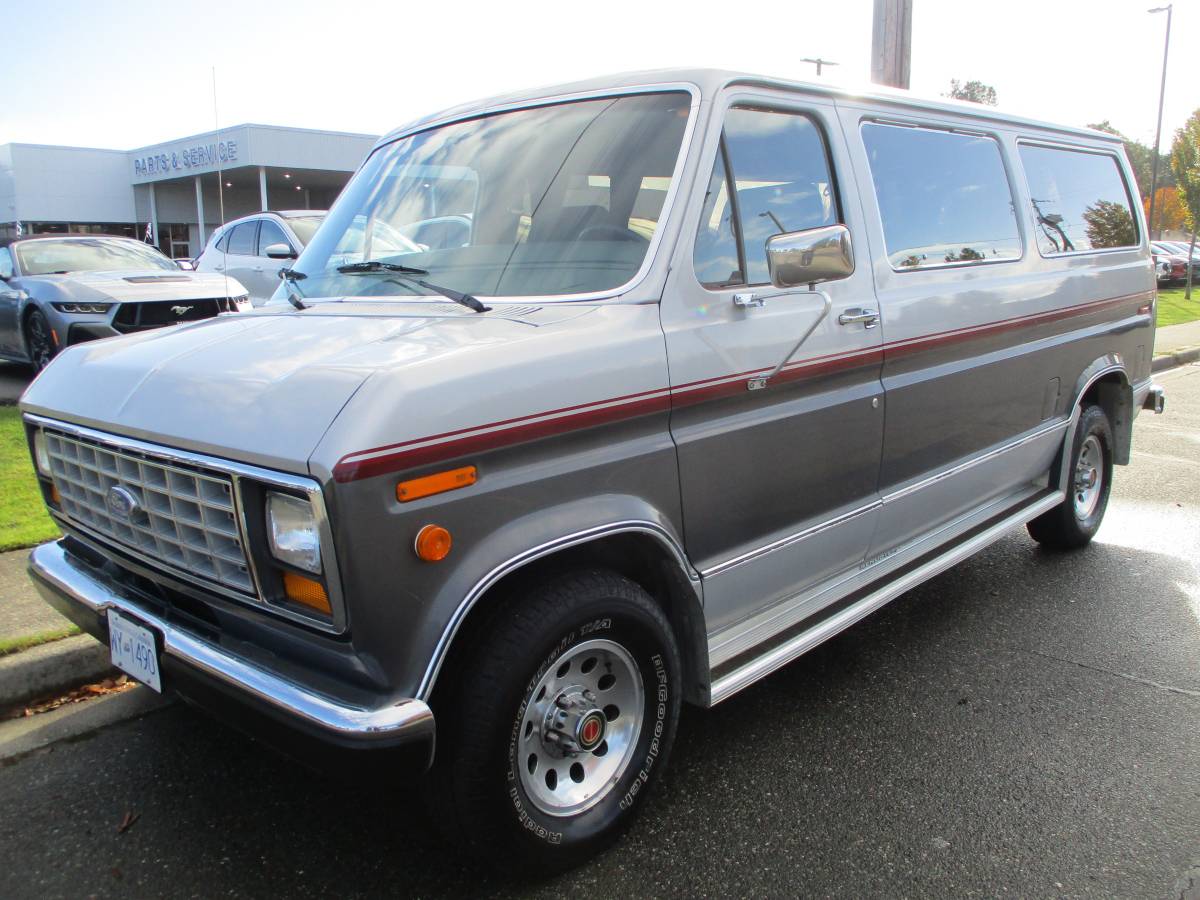 Ford-econoline-club-wagon-1991-blue-2