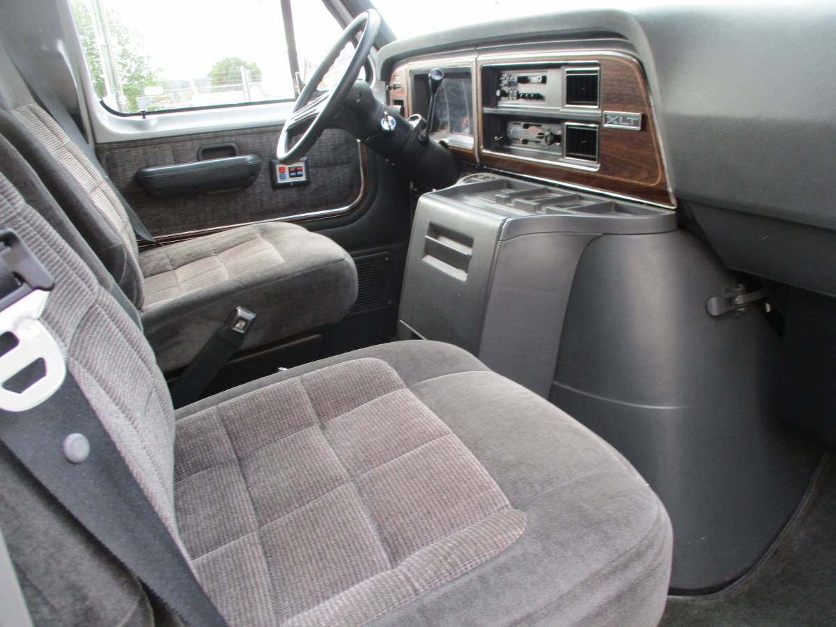 Ford-econoline-club-wagon-1991-blue-3