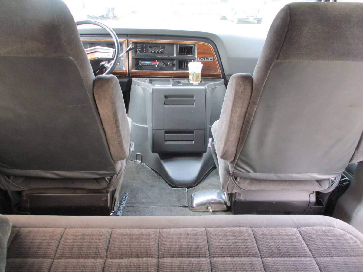 Ford-econoline-club-wagon-1991-blue-9