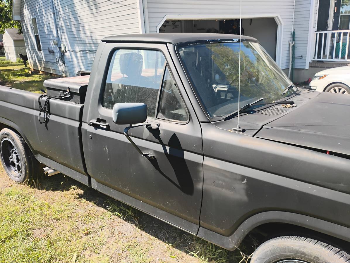 Ford-f-150-1985-black-5