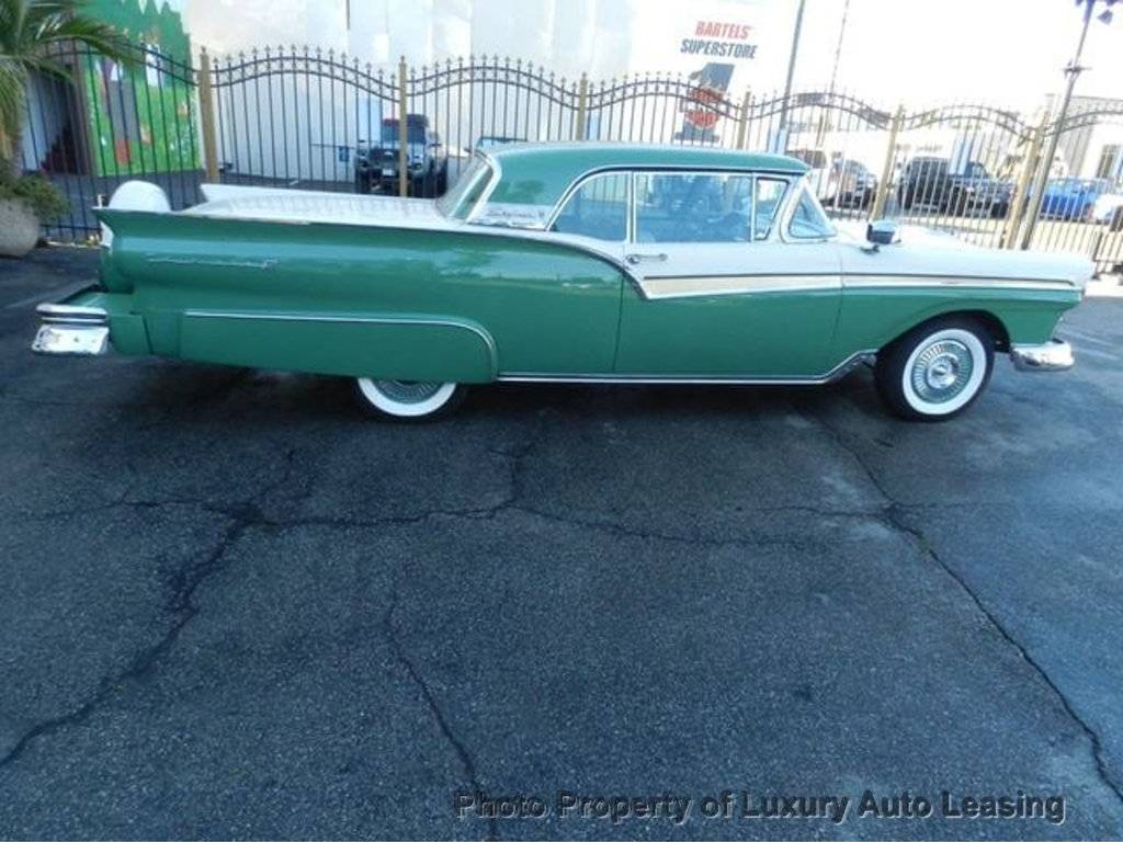 Ford-fairlane-sunliner-1957-green-8