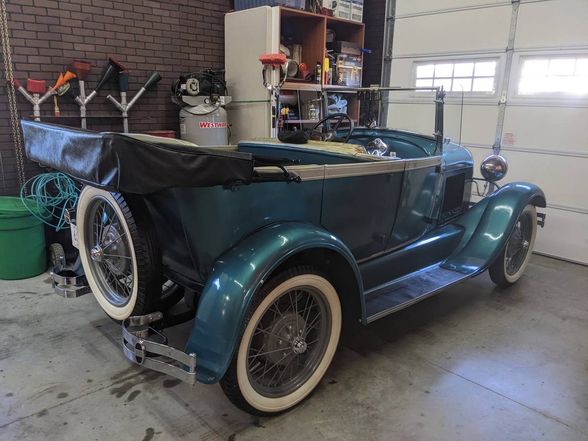 Ford-model-a-phaeton-1928-blue-13