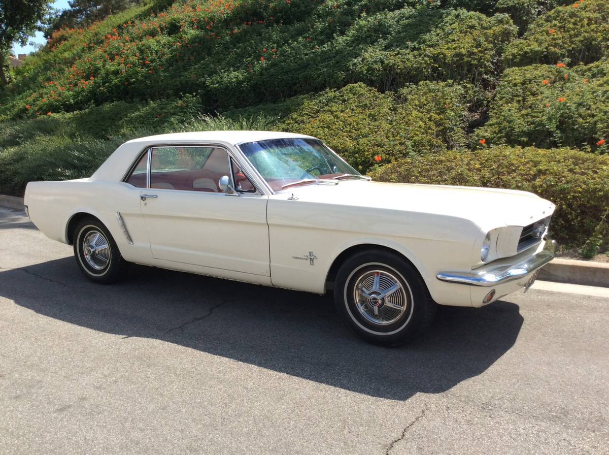Ford-mustang-1965-white-17