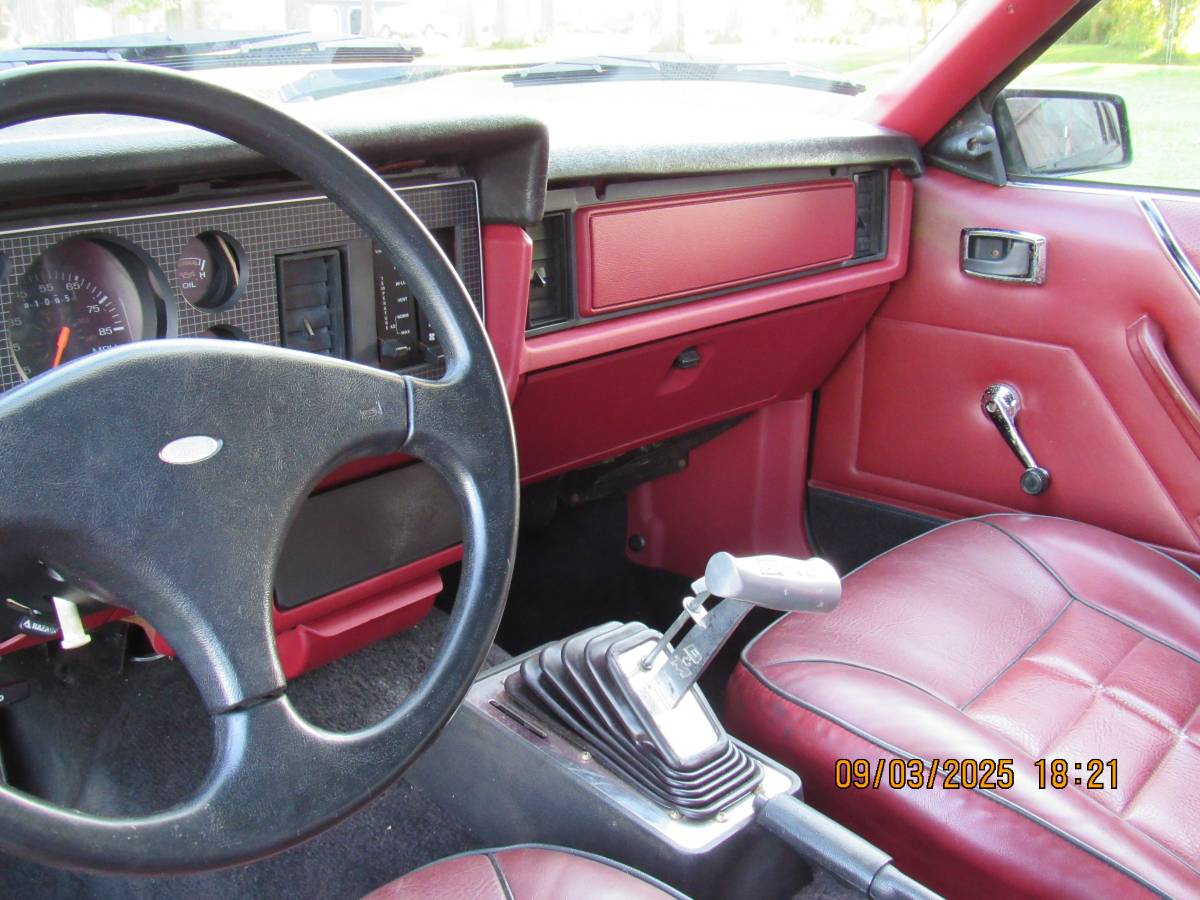 Ford-mustang-1985-black-2