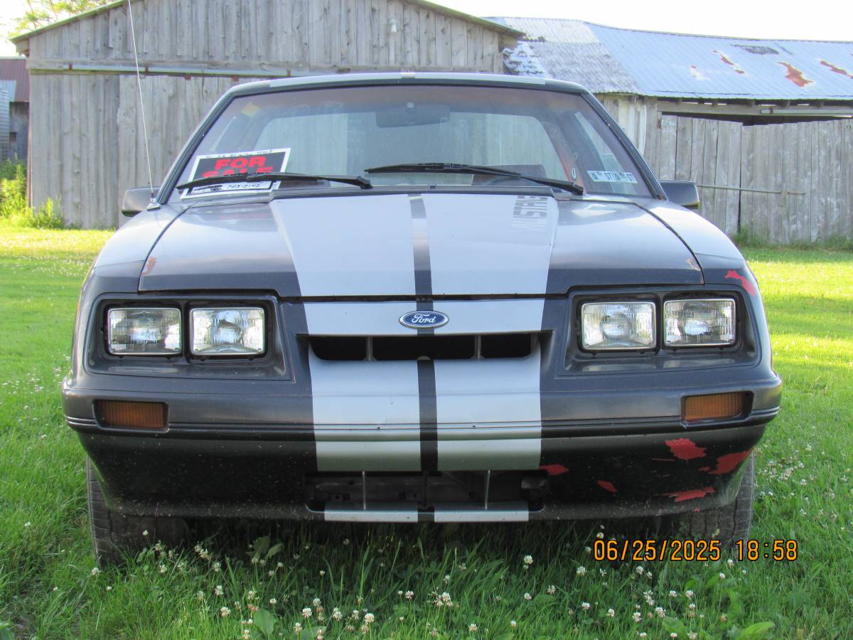 Ford-mustang-1985-black