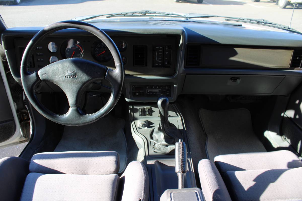 Ford-mustang-svo-1985-white-12