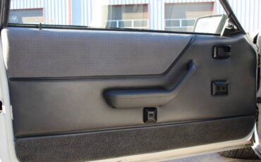 Ford-mustang-svo-1985-white-18