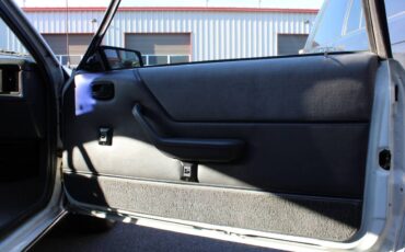 Ford-mustang-svo-1985-white-19