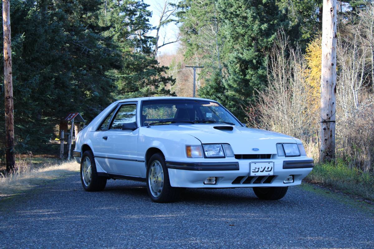 Ford-mustang-svo-1985-white-3
