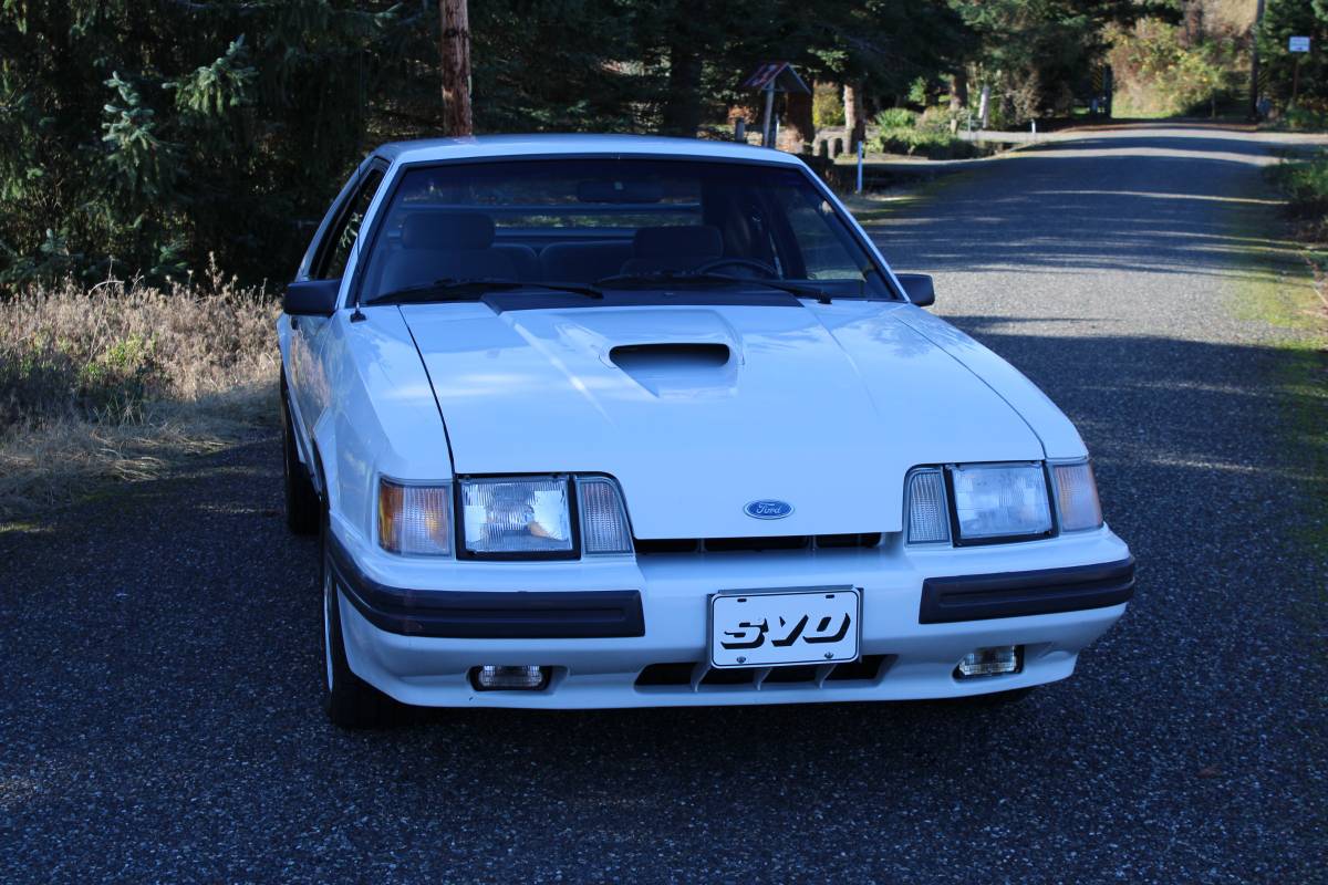 Ford-mustang-svo-1985-white-4