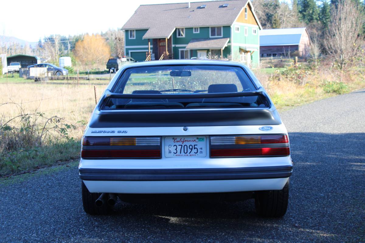 Ford-mustang-svo-1985-white-7